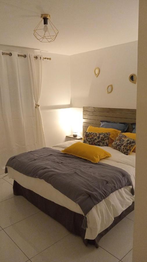 L'Instant Present Bed and Breakfast Le Moule Εξωτερικό φωτογραφία
