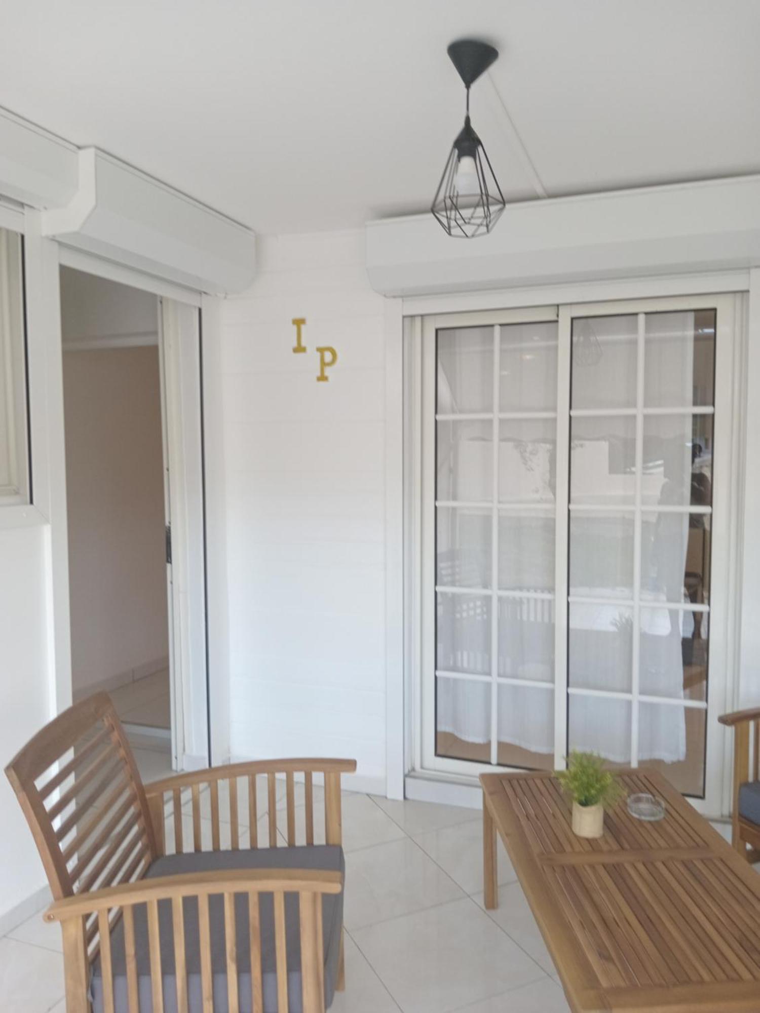 L'Instant Present Bed and Breakfast Le Moule Εξωτερικό φωτογραφία