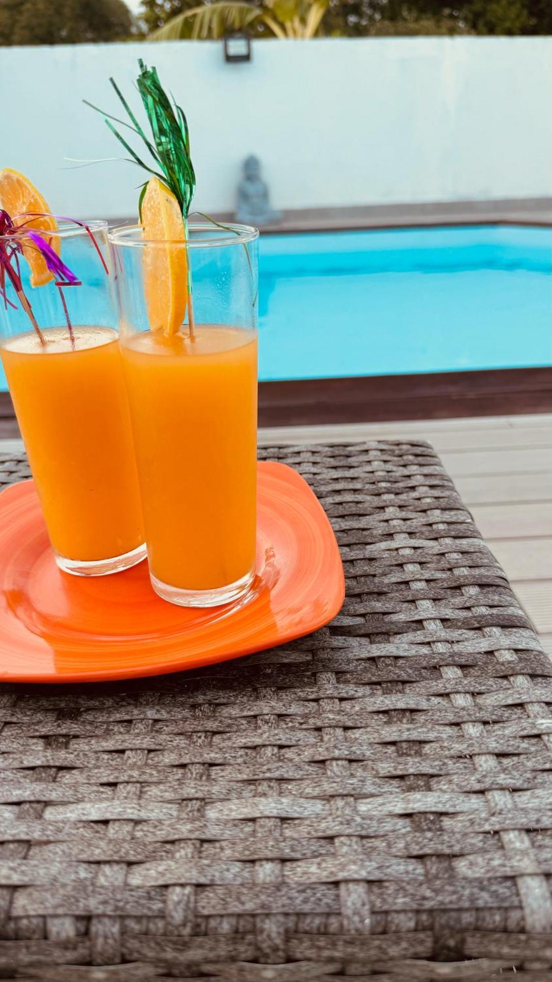 L'Instant Present Bed and Breakfast Le Moule Εξωτερικό φωτογραφία